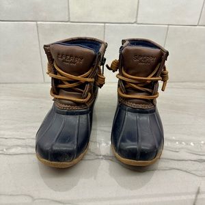 Little girl’s saltwater duck boots